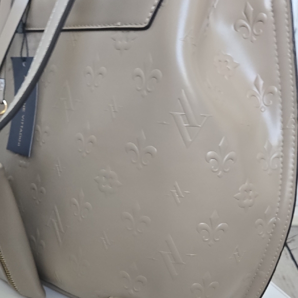 NWT Adrienne Vitadini Beige Men's Women's Backpack With Removeable Coin Pouch - Picture 10 of 13